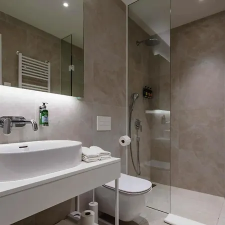 Luxury With Pool & Panoramic Sea Views 아파트 *